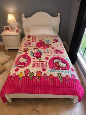 Hello Kitty Sweet Scents Twin Comforter 64x86
